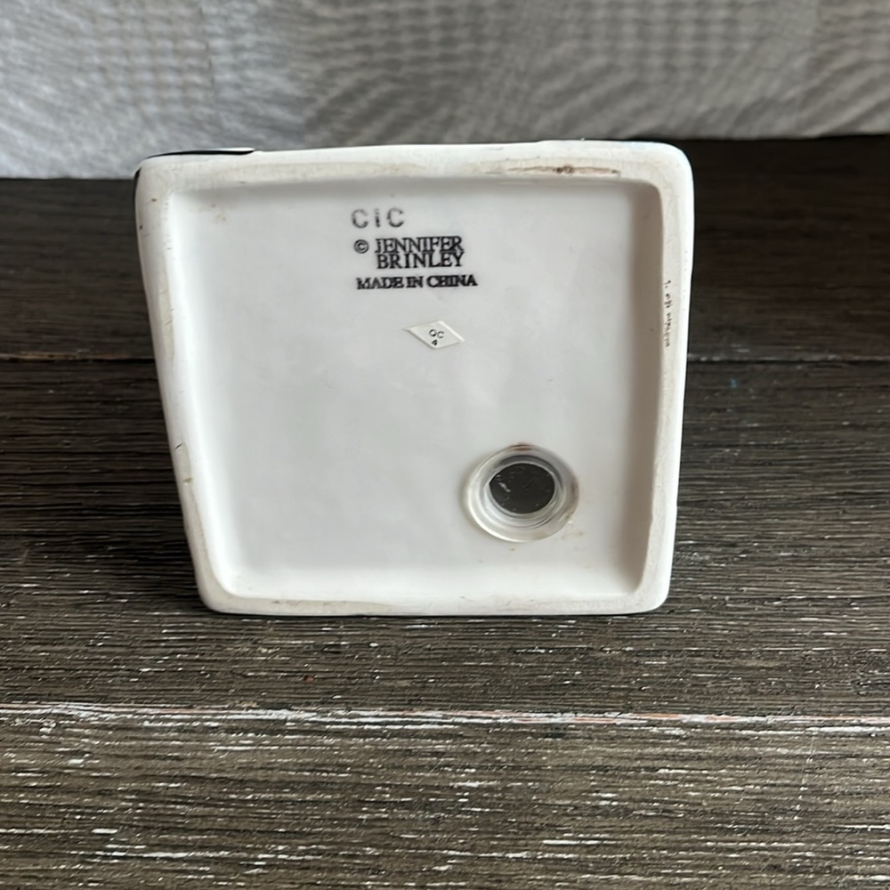 Vintage Eiffel Tower Salt or Pepper Shaker - Picture 2 of 3